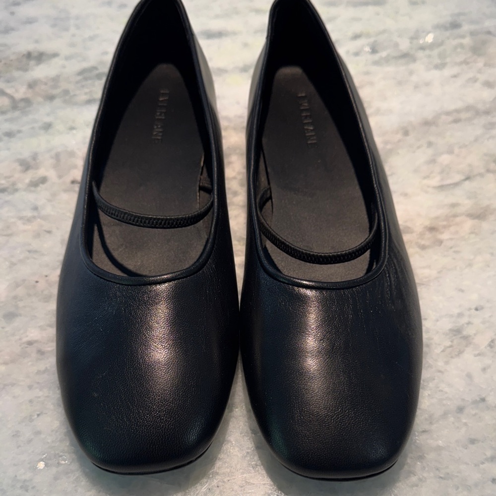 Classic Black Ballet Flats with Strap